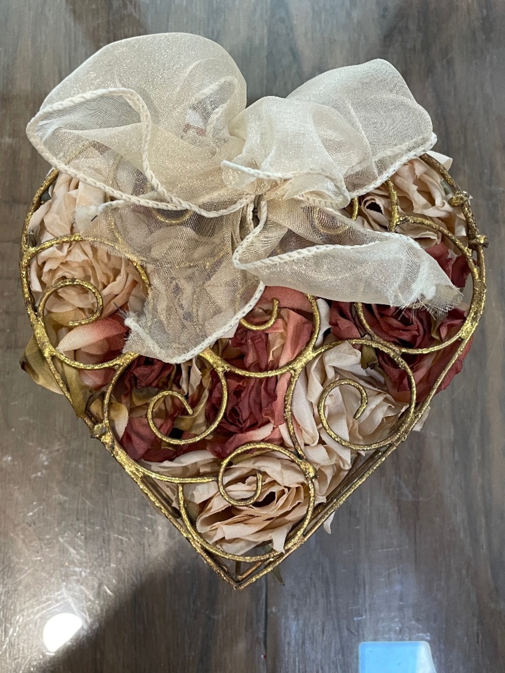 Excellent Condition Faux Potpourri Golden Heart